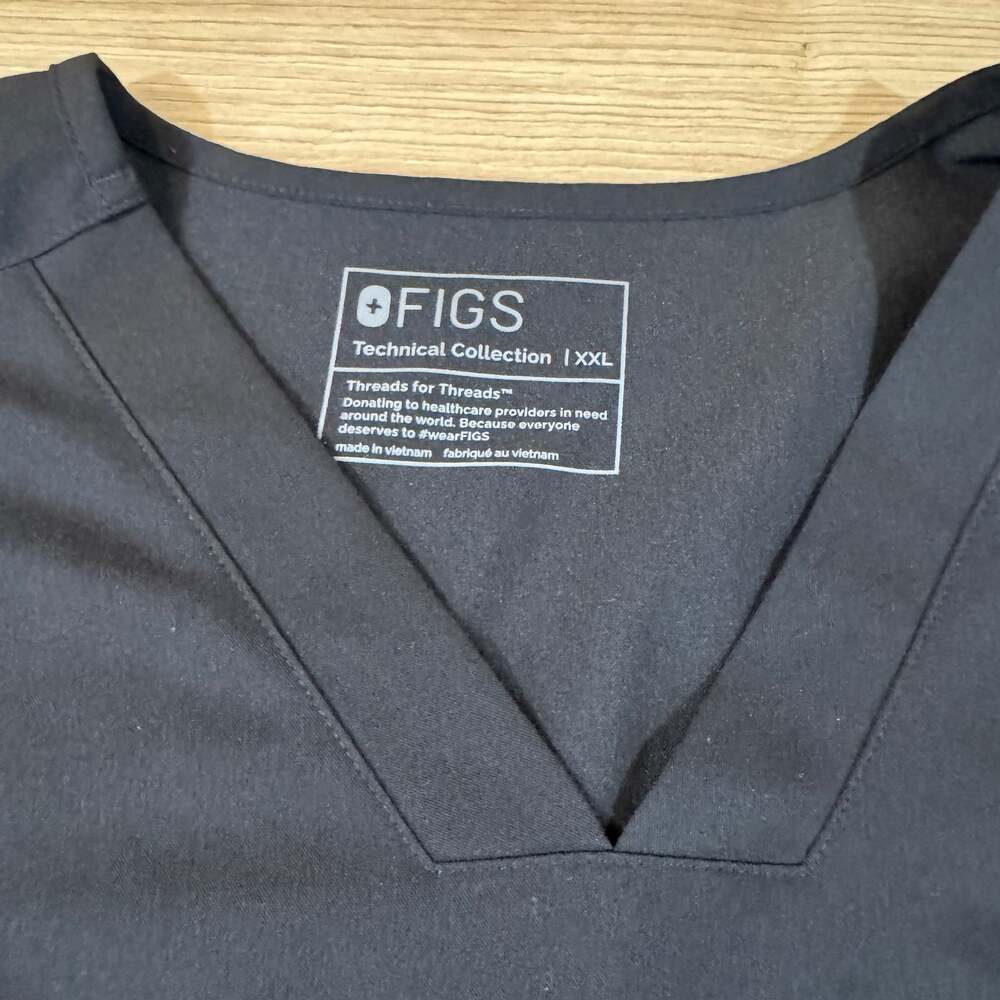 FIGS Men’s Technical Collection Black Scrub Top - Medical Uniform V-Neck XXL